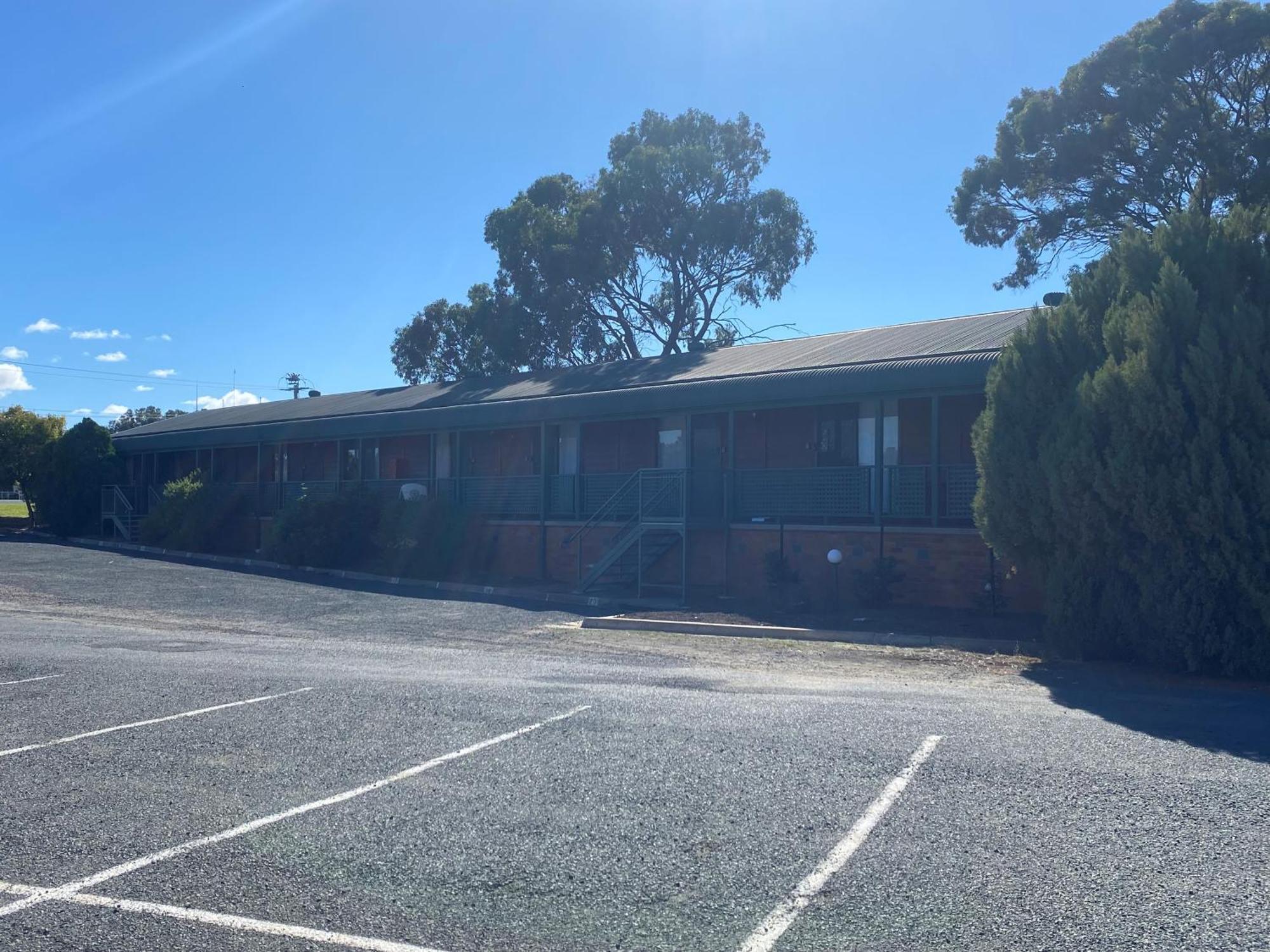 Deniliquin Country Club Motor Inn Exterior photo